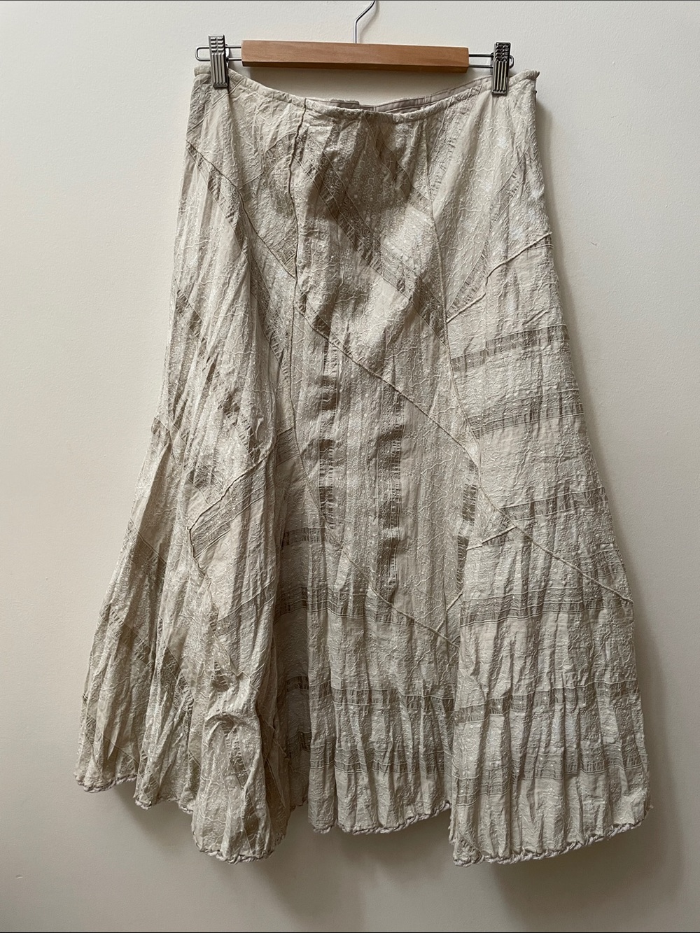per una Marks & Spencer Cream Crinkle Lace Embroidered Patch Boho Maxi Skirt